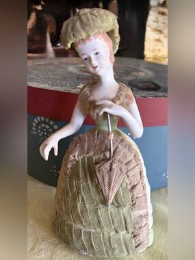 Vintage Thames Victorian Lady Figurine  w parasol Starched Lace